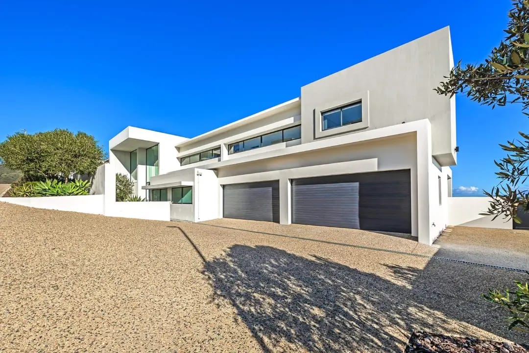 Residence with Table Mountain and Atlantic Views, Baronetcy Estate, Cape Town