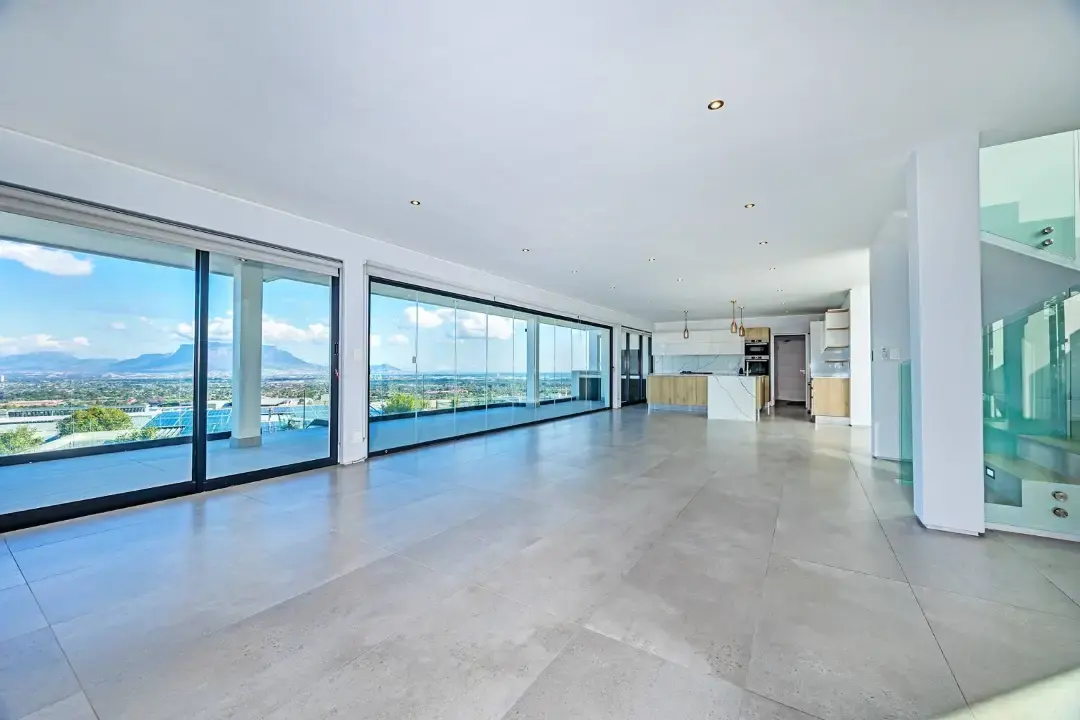 Residence with Table Mountain and Atlantic Views, Baronetcy Estate, Cape Town: photograph 5 of 20