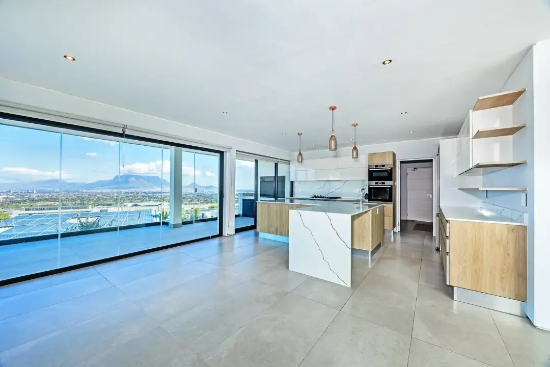 Residence with Table Mountain and Atlantic Views, Baronetcy Estate, Cape Town: photograph 6 of 20