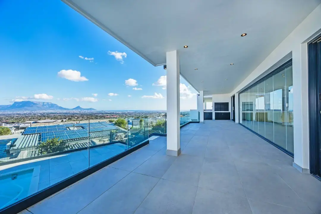 Residence with Table Mountain and Atlantic Views, Baronetcy Estate, Cape Town: photograph 7 of 20