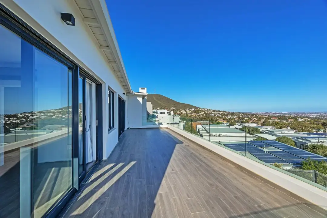 Residence with Table Mountain and Atlantic Views, Baronetcy Estate, Cape Town: photograph 16 of 20