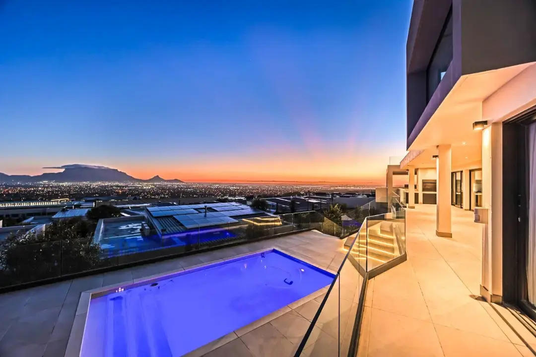 Residence with Table Mountain and Atlantic Views, Baronetcy Estate, Cape Town: photograph 18 of 20