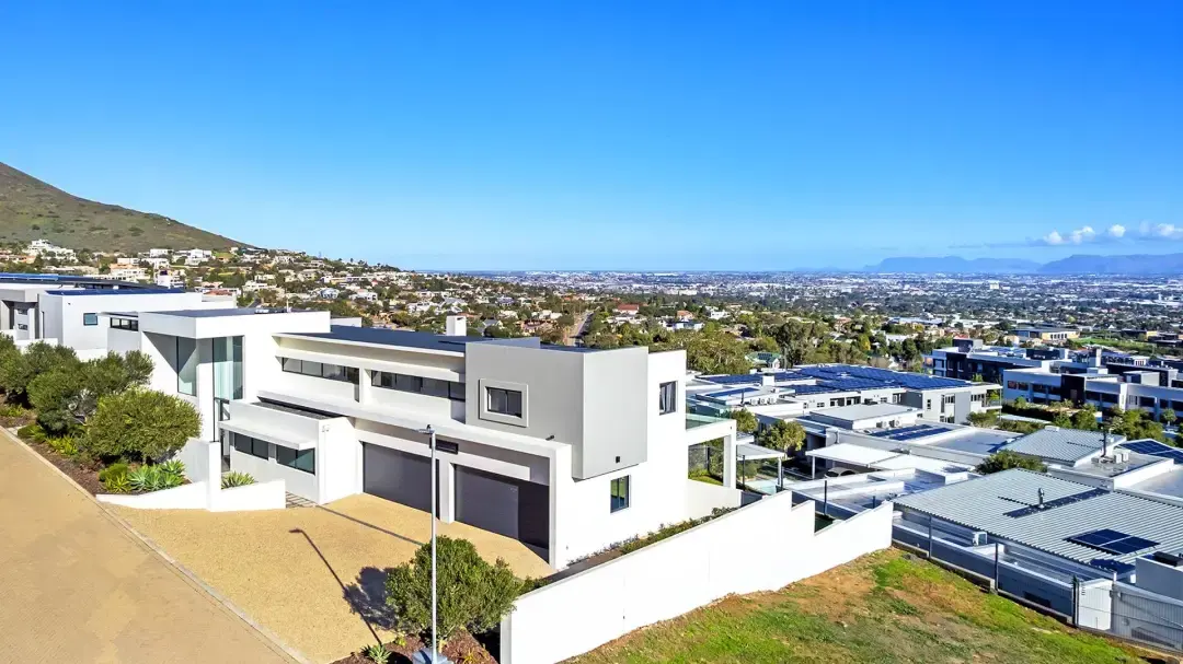 Residence with Table Mountain and Atlantic Views, Baronetcy Estate, Cape Town: photograph 19 of 20