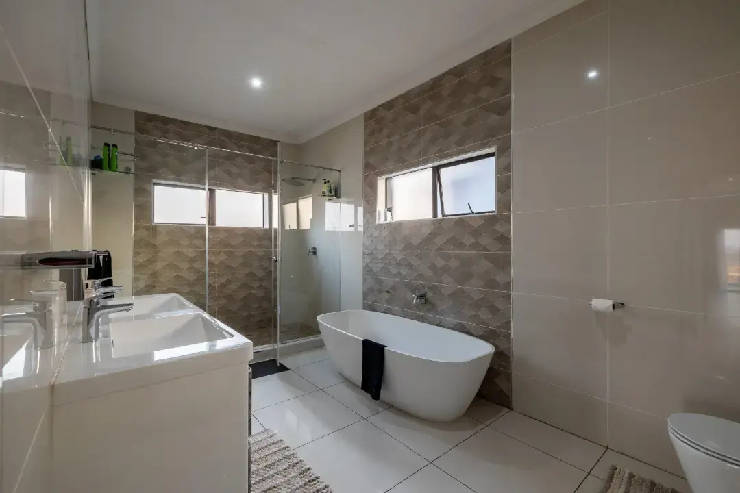 Greenbelt Home in Blue Valley, Blue Valley Golf Estate, Centurion: photograph 15 of 20
