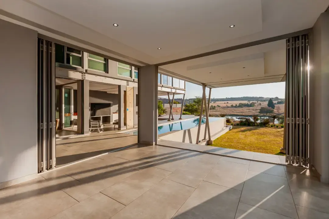 Architectural Residence Set on Stilts, Eye of Africa Golf & Residential Estate, Johannesburg: photograph 8 of 20
