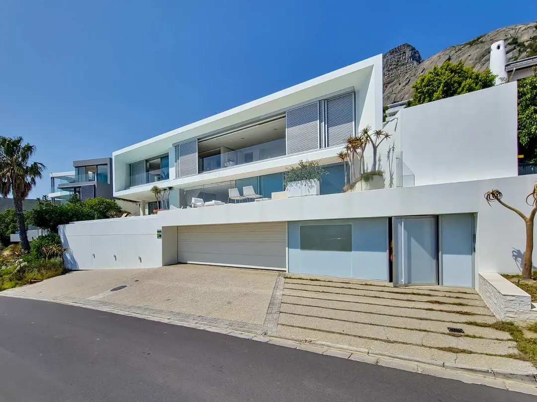 Four-Bedroom Residence with Elevator and Views, Fresnaye, Cape Town: photograph 2 of 20