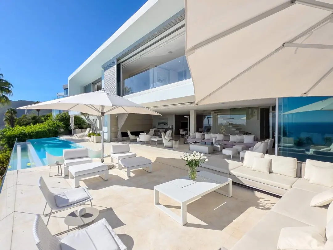 Four-Bedroom Residence with Elevator and Views, Fresnaye, Cape Town: photograph 3 of 20