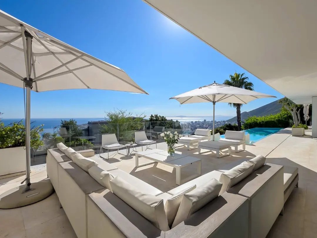 Four-Bedroom Residence with Elevator and Views, Fresnaye, Cape Town: photograph 4 of 20