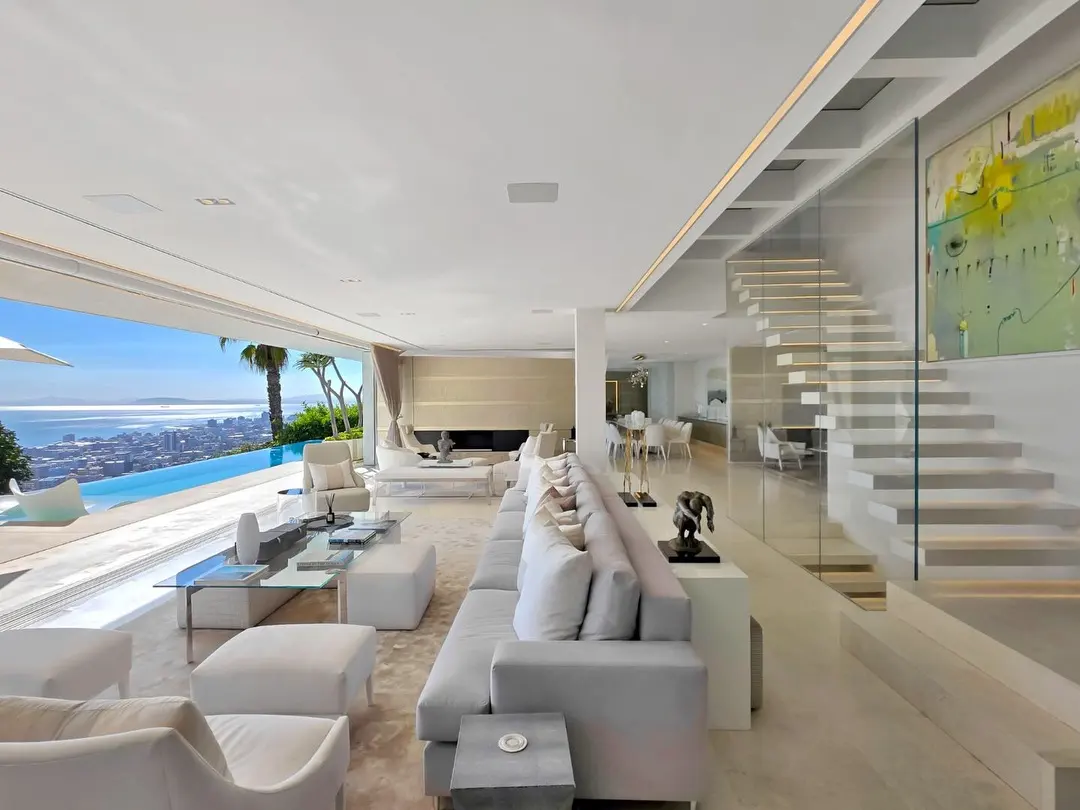 Four-Bedroom Residence with Elevator and Views, Fresnaye, Cape Town: photograph 5 of 20