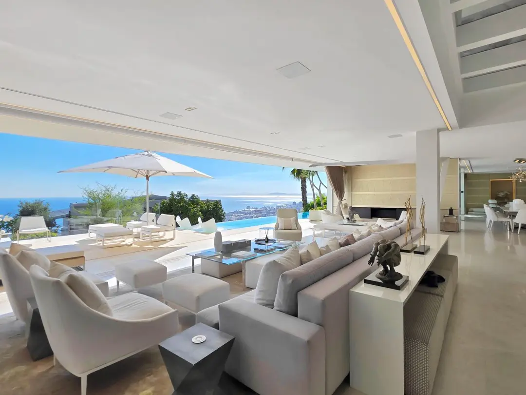 Four-Bedroom Residence with Elevator and Views, Fresnaye, Cape Town: photograph 6 of 20