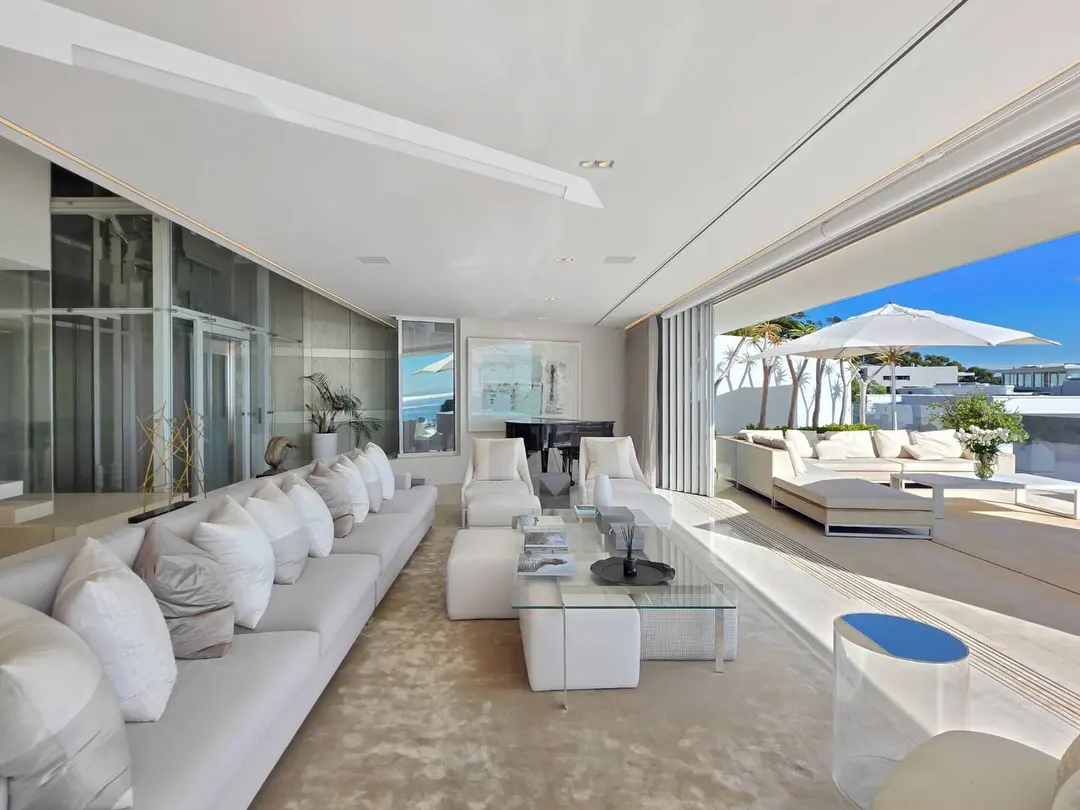 Four-Bedroom Residence with Elevator and Views, Fresnaye, Cape Town: photograph 7 of 20