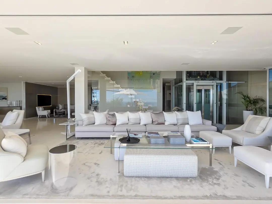 Four-Bedroom Residence with Elevator and Views, Fresnaye, Cape Town: photograph 10 of 20