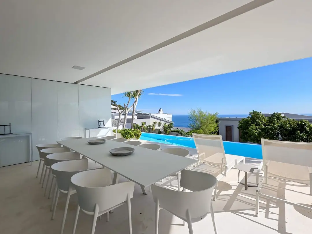 Four-Bedroom Residence with Elevator and Views, Fresnaye, Cape Town: photograph 12 of 20