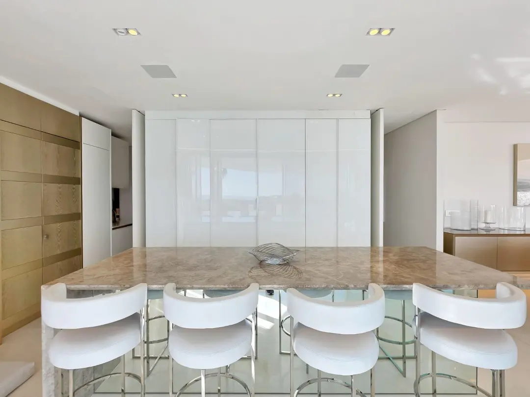 Four-Bedroom Residence with Elevator and Views, Fresnaye, Cape Town: photograph 14 of 20