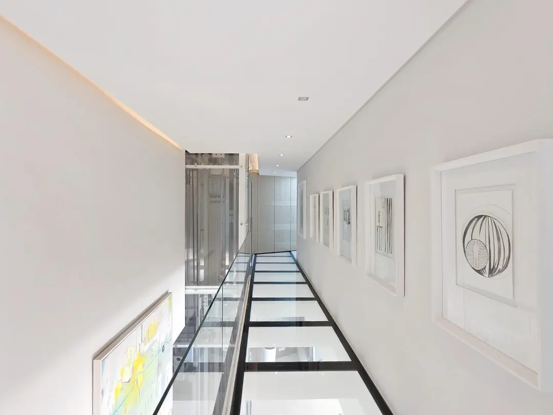 Four-Bedroom Residence with Elevator and Views, Fresnaye, Cape Town: photograph 15 of 20