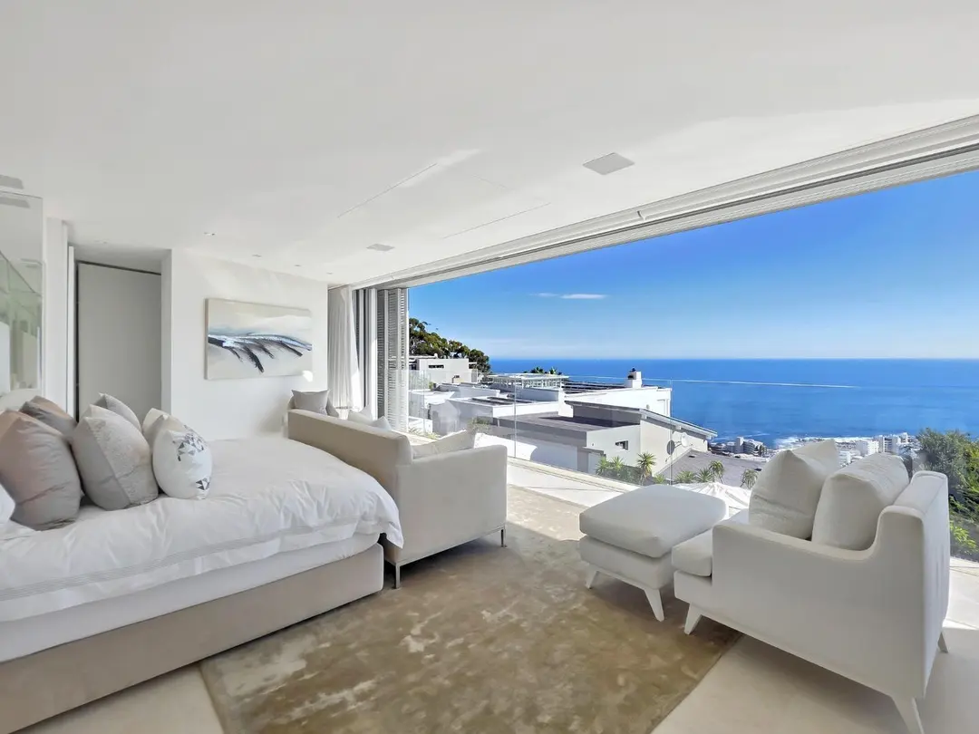 Four-Bedroom Residence with Elevator and Views, Fresnaye, Cape Town: photograph 16 of 20
