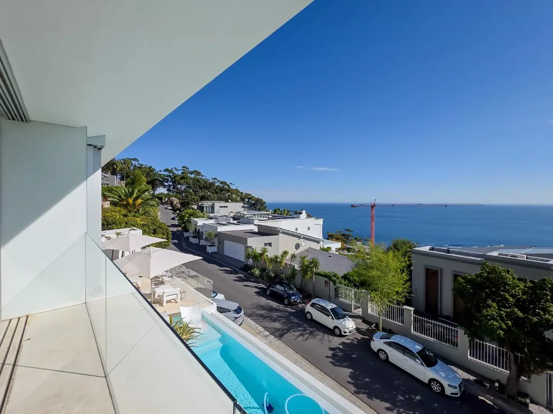 Four-Bedroom Residence with Elevator and Views, Fresnaye, Cape Town: photograph 17 of 20