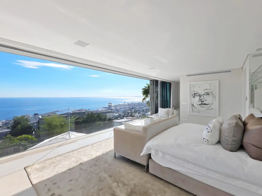 Four-Bedroom Residence with Elevator and Views, Fresnaye, Cape Town: photograph 18 of 20