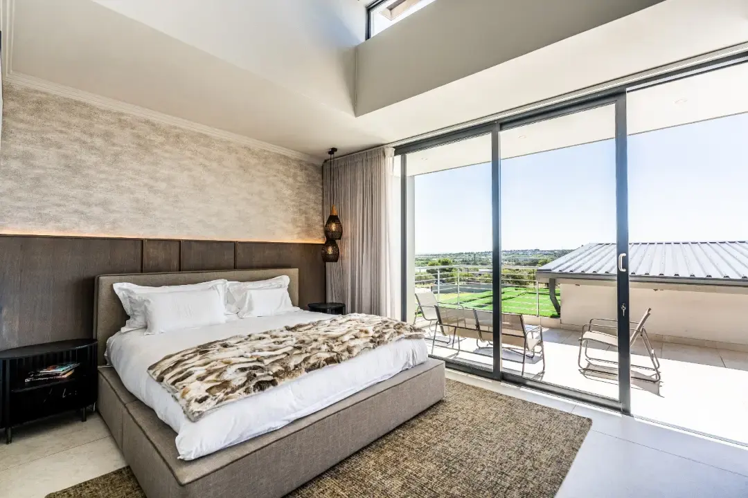 Contemporary Four-Bedroom Residence, Helderfontein Estate, Johannesburg: photograph 14 of 20