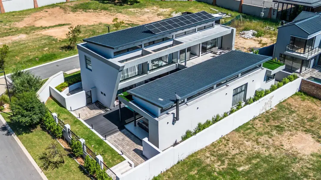 Contemporary Four-Bedroom Residence, Helderfontein Estate, Johannesburg: photograph 16 of 20