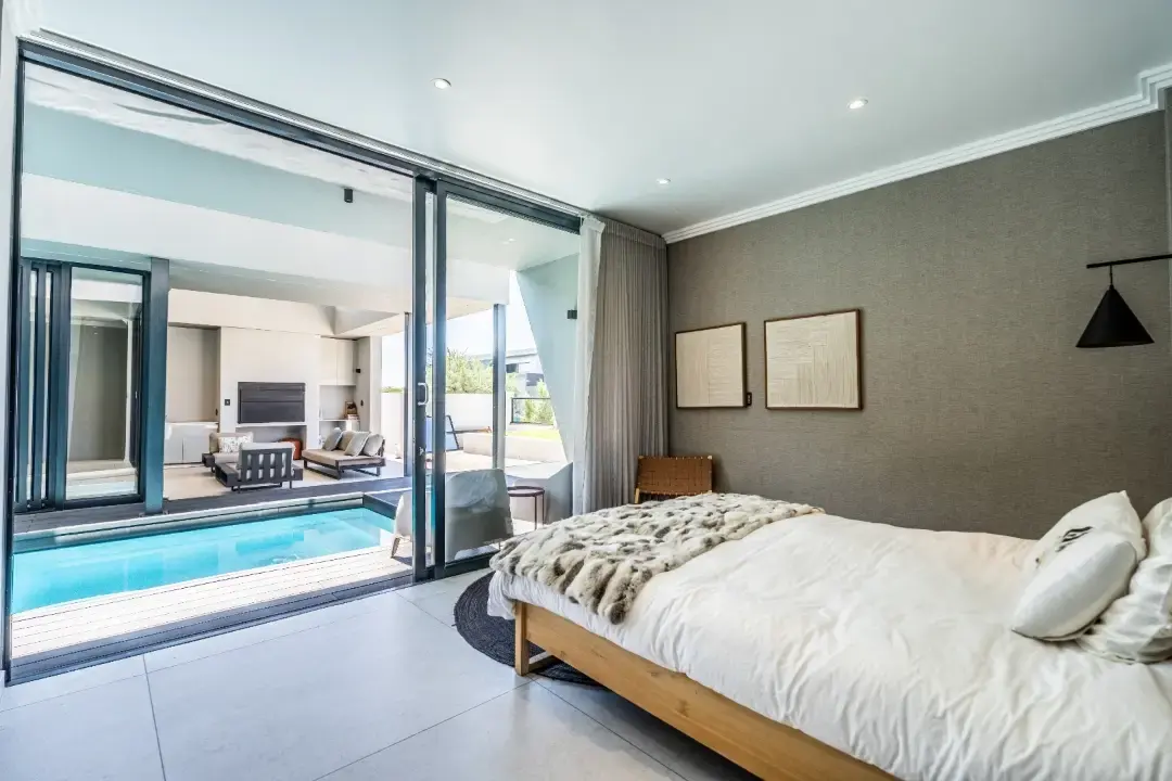 Contemporary Four-Bedroom Residence, Helderfontein Estate, Johannesburg: photograph 17 of 20