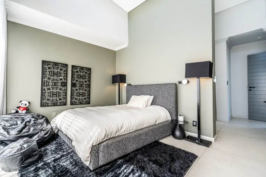 Contemporary Four-Bedroom Residence, Helderfontein Estate, Johannesburg: photograph 18 of 20
