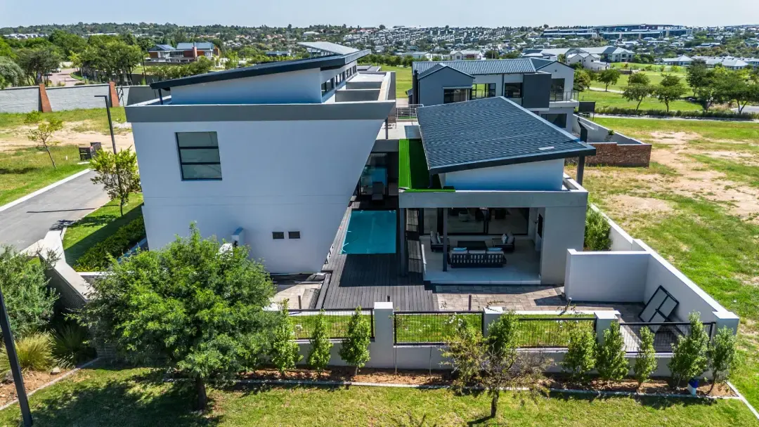 Contemporary Four-Bedroom Residence, Helderfontein Estate, Johannesburg: photograph 20 of 20