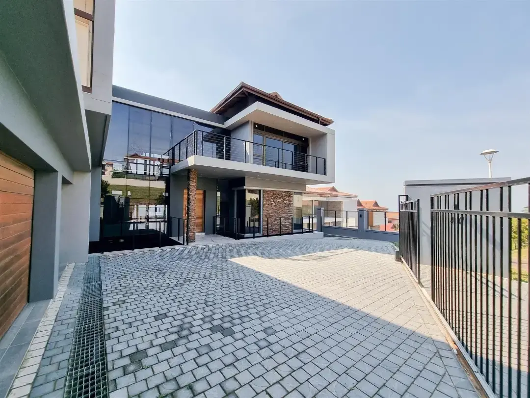 Brand-New Architect-Designed Residence, Izinga Park, Umhlanga: photograph 3 of 20