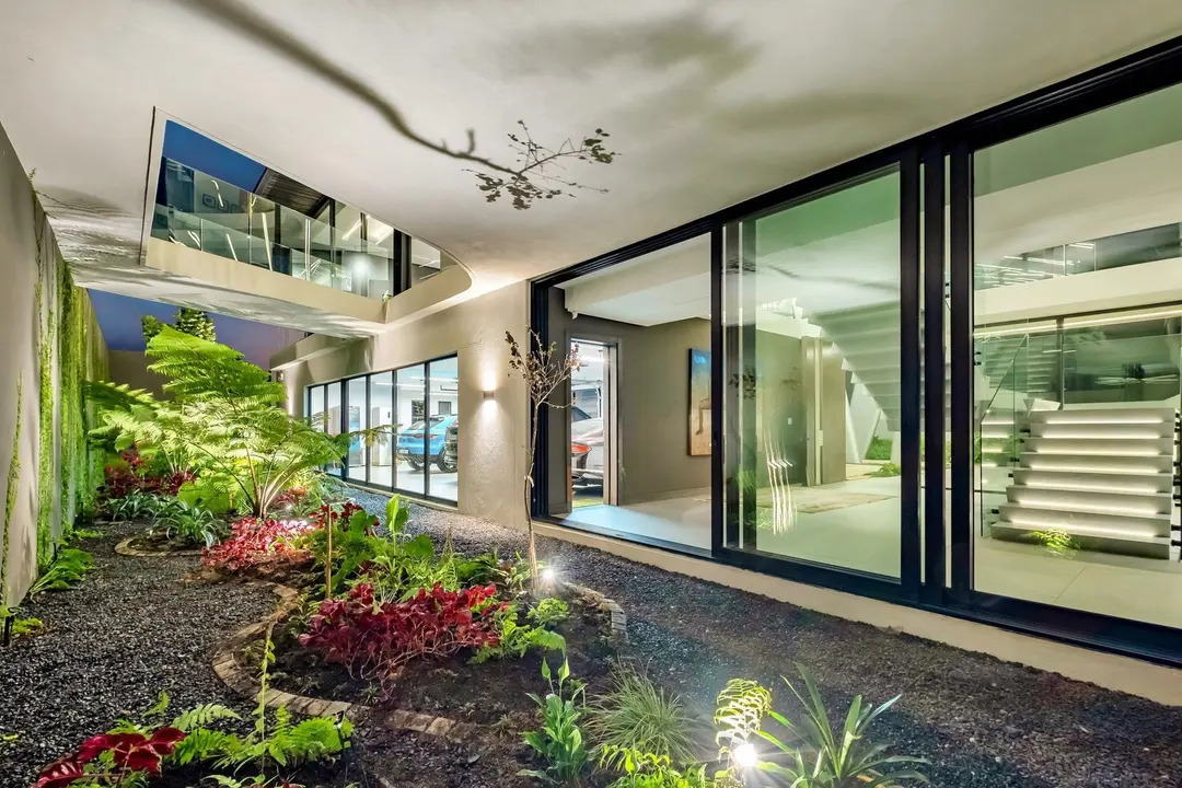 Three-Level Residence by SBS Architects, Khyber Rock, Johannesburg: photograph 13 of 20