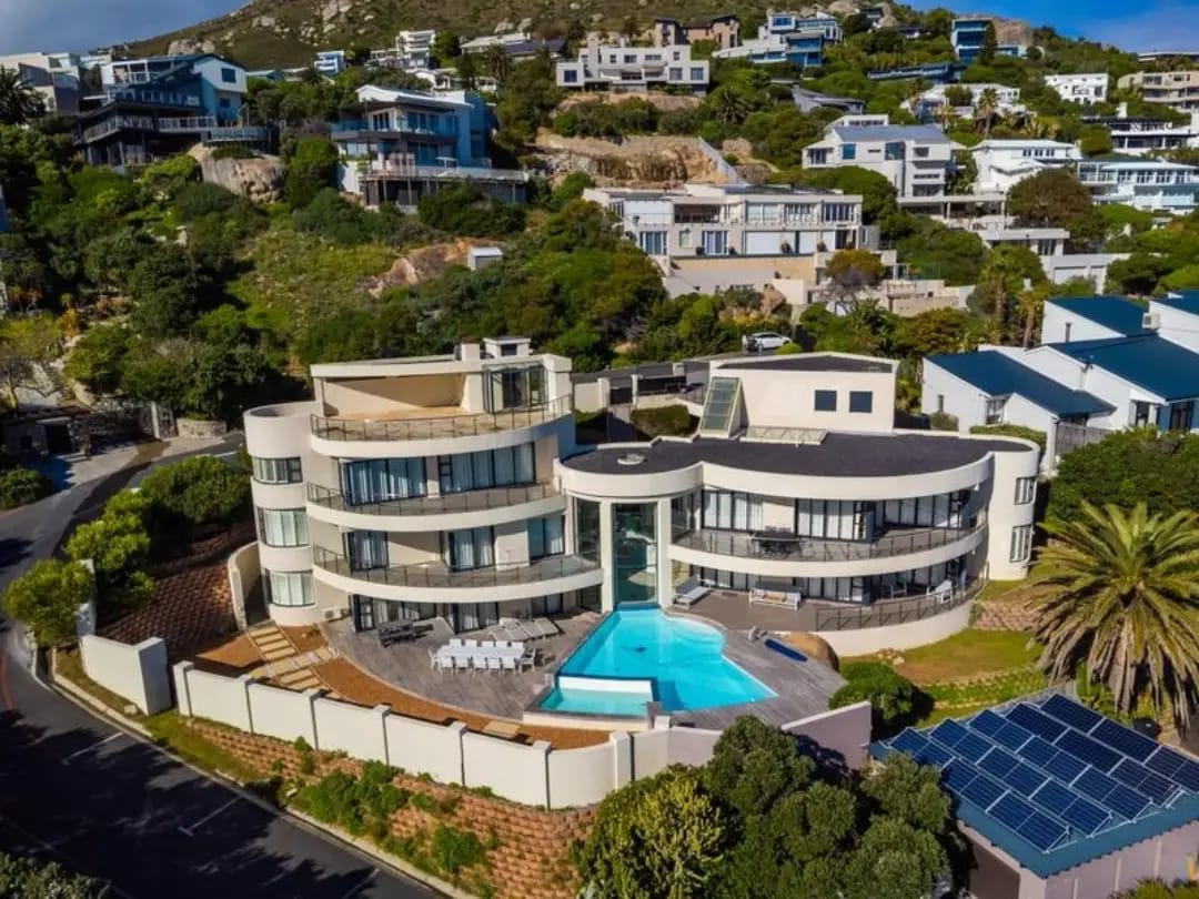 Elevated Residence with Atlantic Views, Llandudno, Cape Town