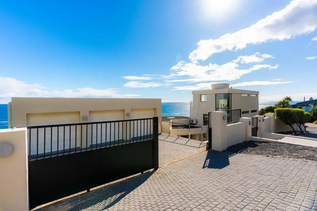 Elevated Residence with Atlantic Views, Llandudno, Cape Town: photograph 3 of 20