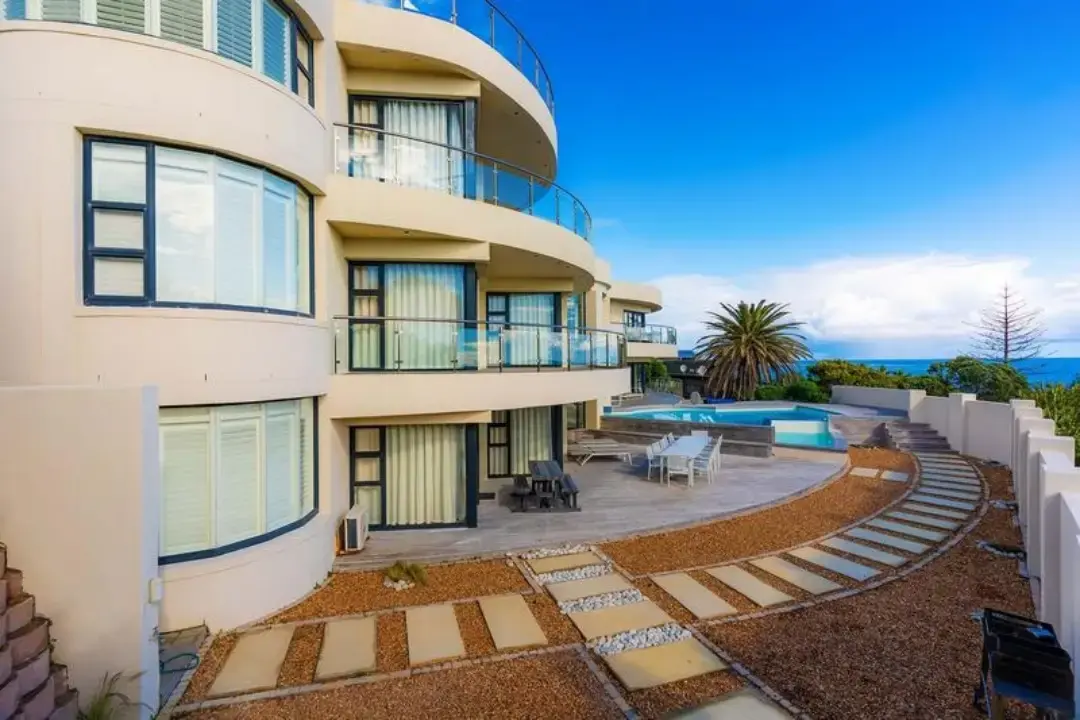Elevated Residence with Atlantic Views, Llandudno, Cape Town: photograph 18 of 20