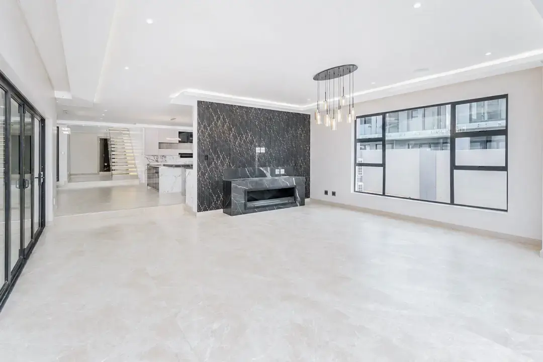 Newly Built Six-Bedroom Residence, Midstream Heights, Centurion: photograph 2 of 20