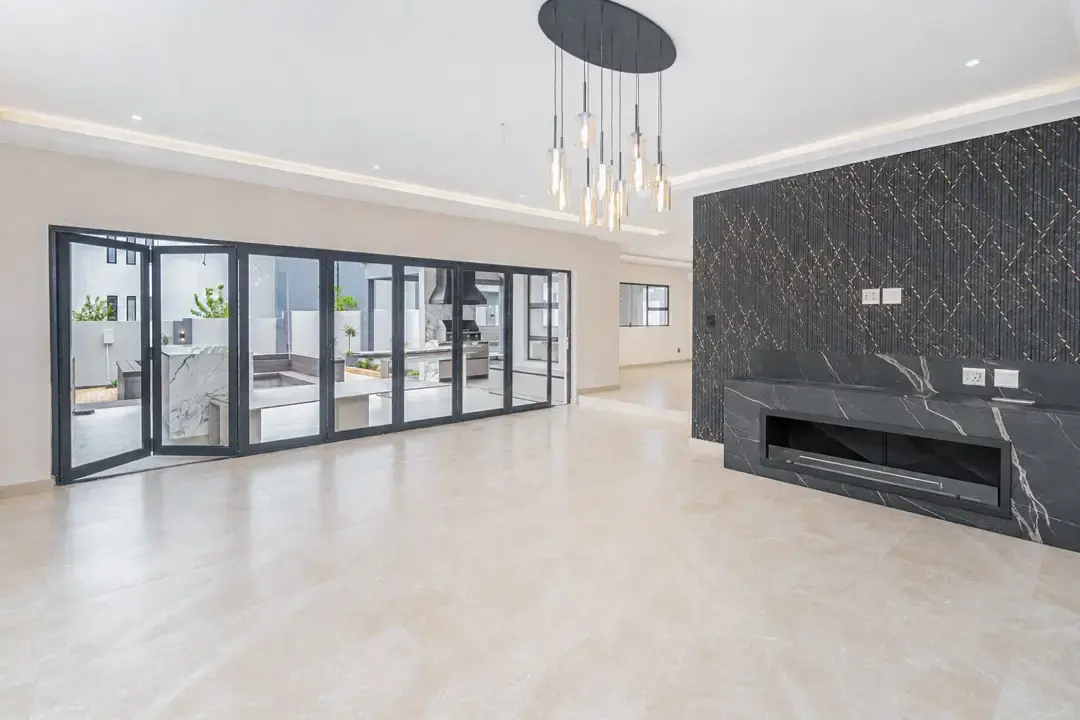 Newly Built Six-Bedroom Residence, Midstream Heights, Centurion: photograph 3 of 20