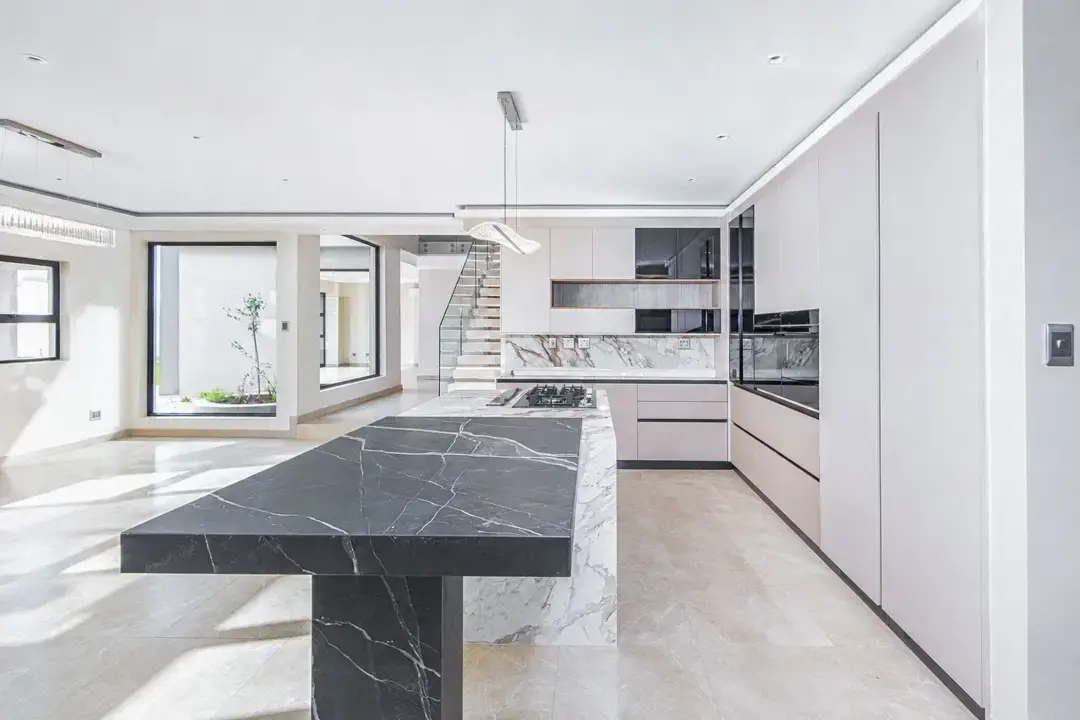 Newly Built Six-Bedroom Residence, Midstream Heights, Centurion: photograph 5 of 20
