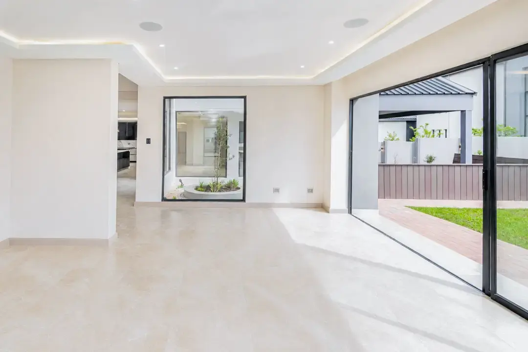 Newly Built Six-Bedroom Residence, Midstream Heights, Centurion: photograph 8 of 20