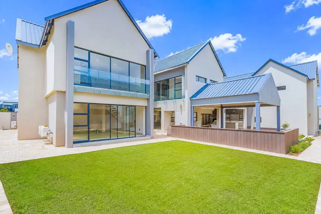 Newly Built Six-Bedroom Residence, Midstream Heights, Centurion: photograph 9 of 20