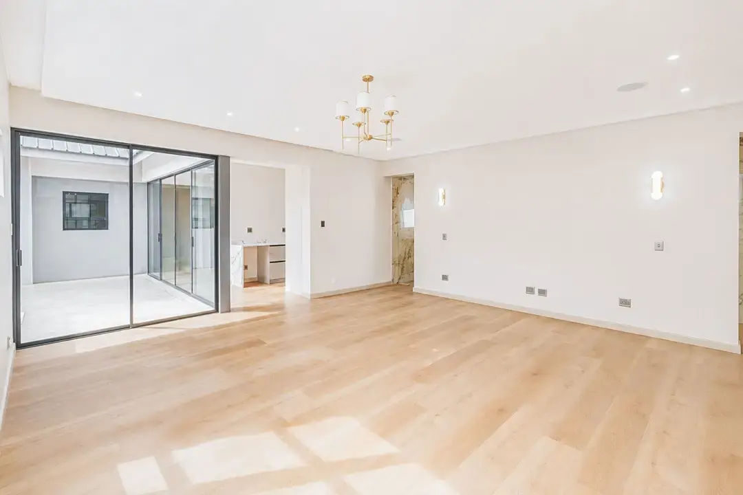 Newly Built Six-Bedroom Residence, Midstream Heights, Centurion: photograph 11 of 20