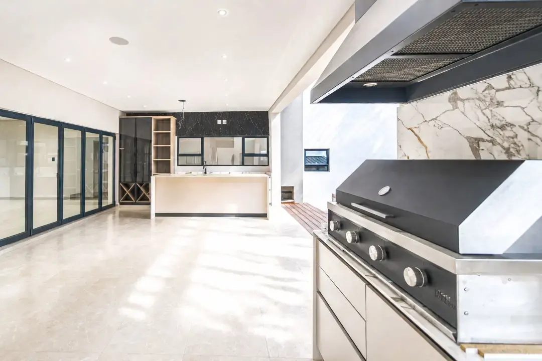 Newly Built Six-Bedroom Residence, Midstream Heights, Centurion: photograph 16 of 20