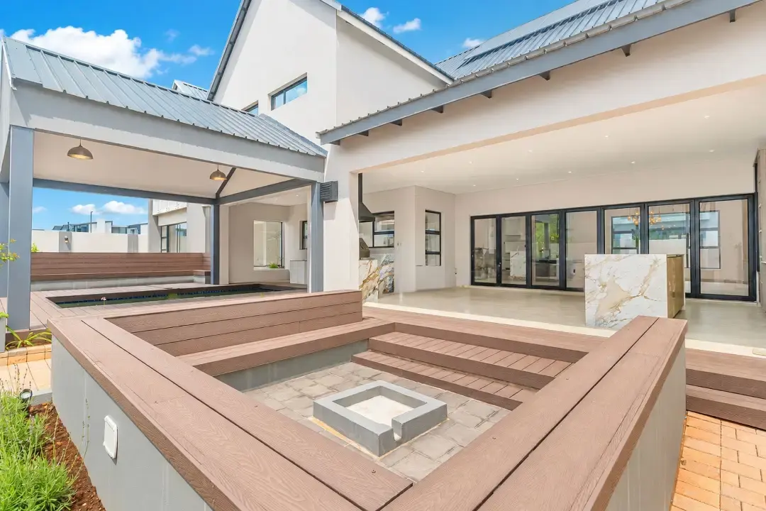 Newly Built Six-Bedroom Residence, Midstream Heights, Centurion: photograph 17 of 20