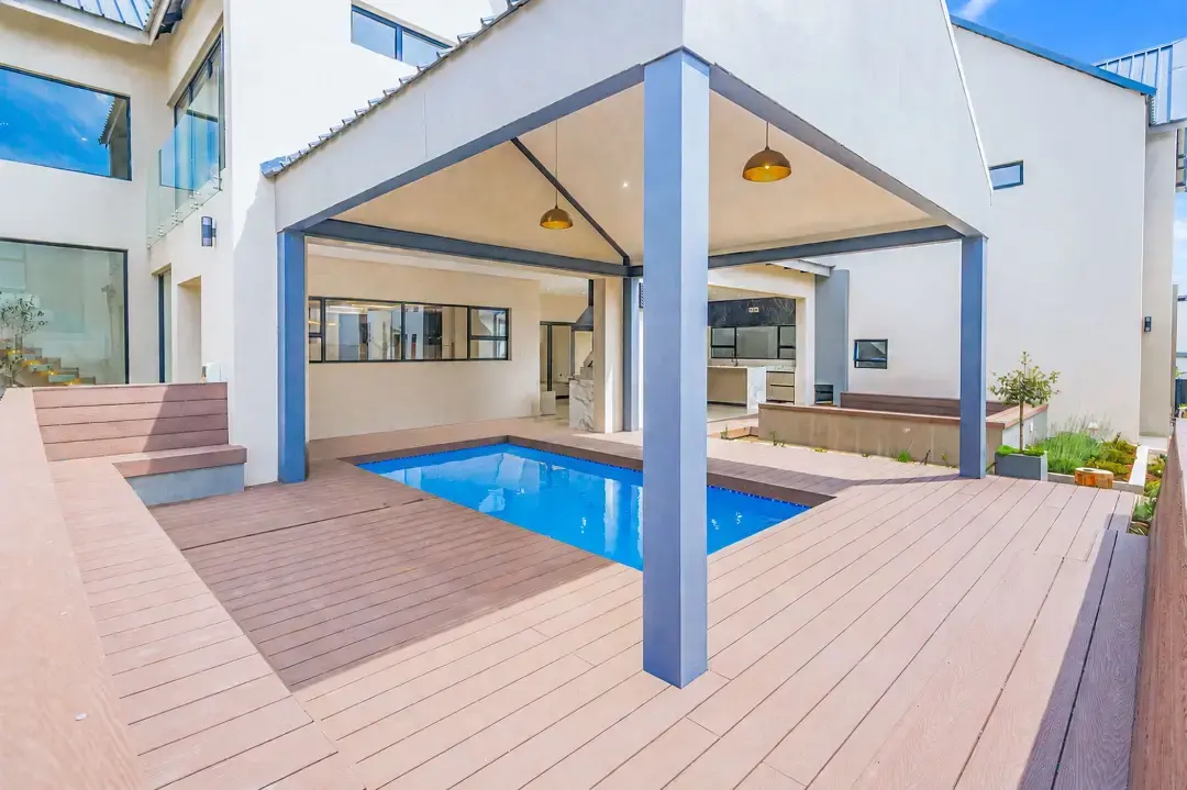 Newly Built Six-Bedroom Residence, Midstream Heights, Centurion: photograph 19 of 20