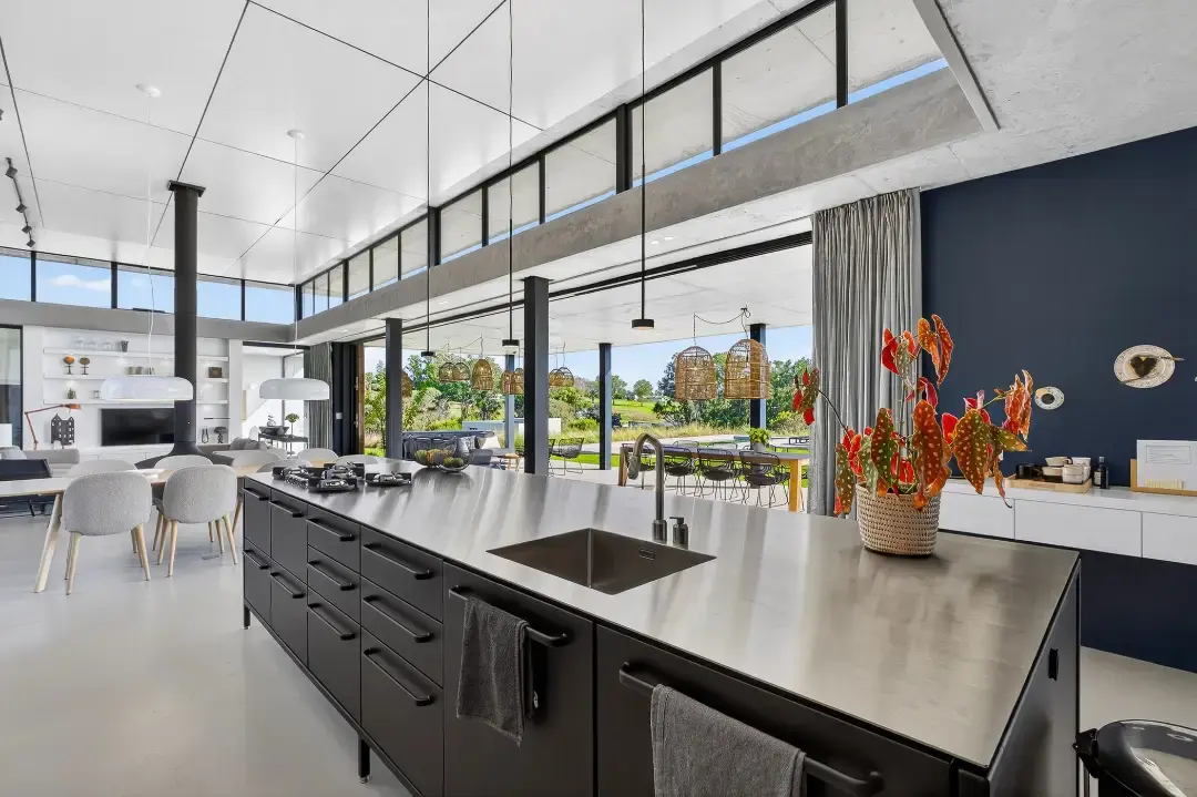Seven-Bedroom Residence with Guest House, Monaghan Farm, Lanseria: photograph 11 of 20