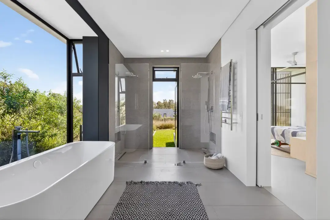 Seven-Bedroom Residence with Guest House, Monaghan Farm, Lanseria: photograph 15 of 20
