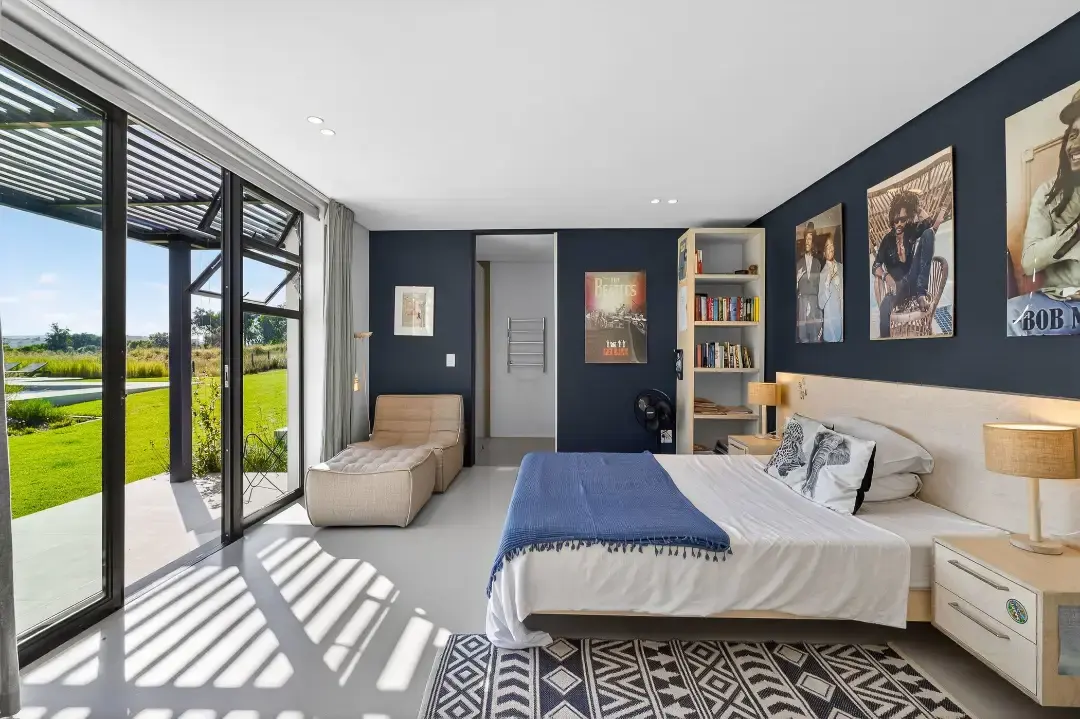 Seven-Bedroom Residence with Guest House, Monaghan Farm, Lanseria: photograph 16 of 20
