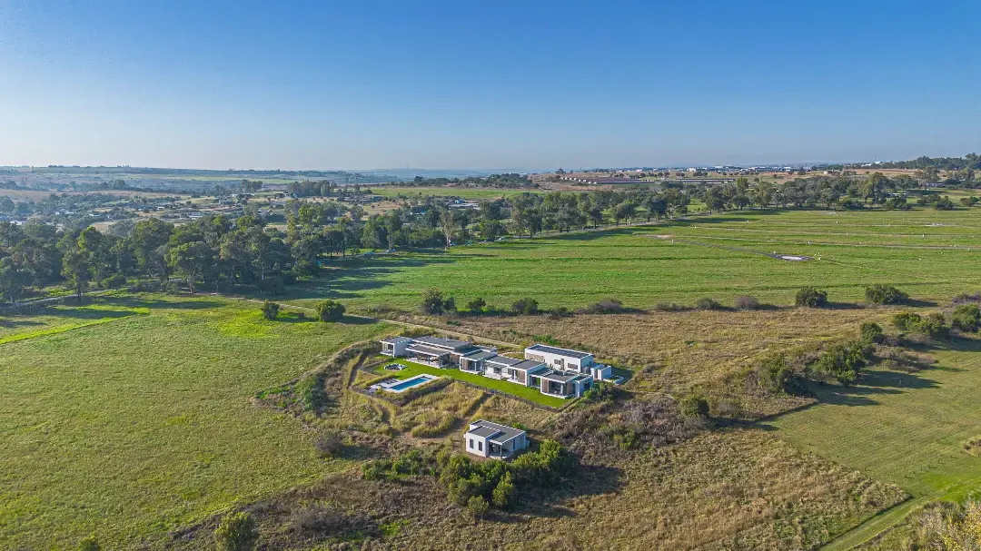 Seven-Bedroom Residence with Guest House, Monaghan Farm, Lanseria: photograph 20 of 20