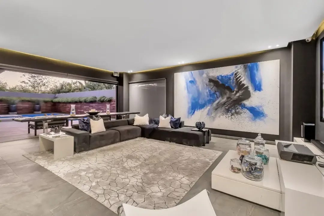 Modern Five-Bedroom Residence, Morningside, Johannesburg: photograph 7 of 20