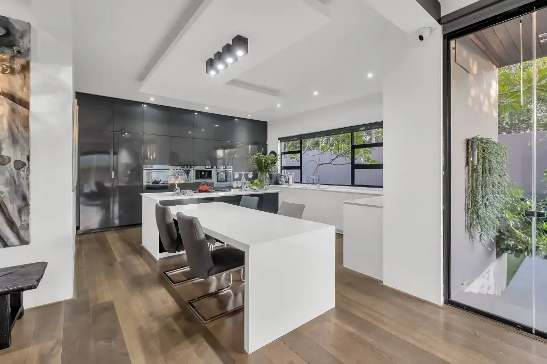 Modern Five-Bedroom Residence, Morningside, Johannesburg: photograph 10 of 20
