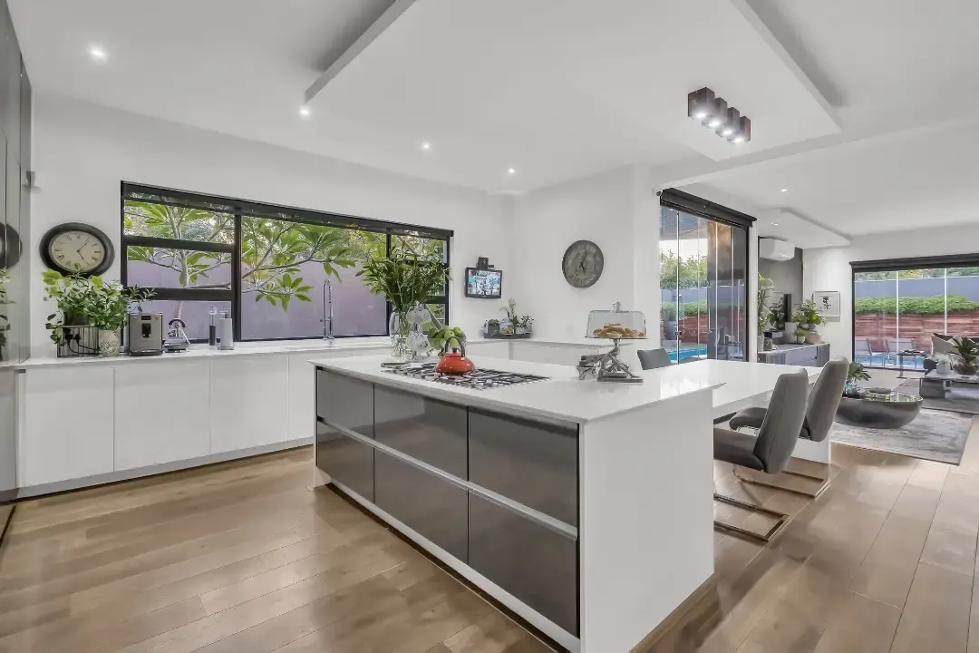 Modern Five-Bedroom Residence, Morningside, Johannesburg: photograph 11 of 20