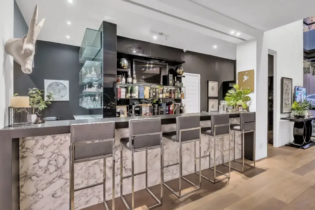 Modern Five-Bedroom Residence, Morningside, Johannesburg: photograph 12 of 20