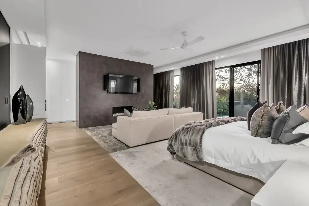 Modern Five-Bedroom Residence, Morningside, Johannesburg: photograph 16 of 20